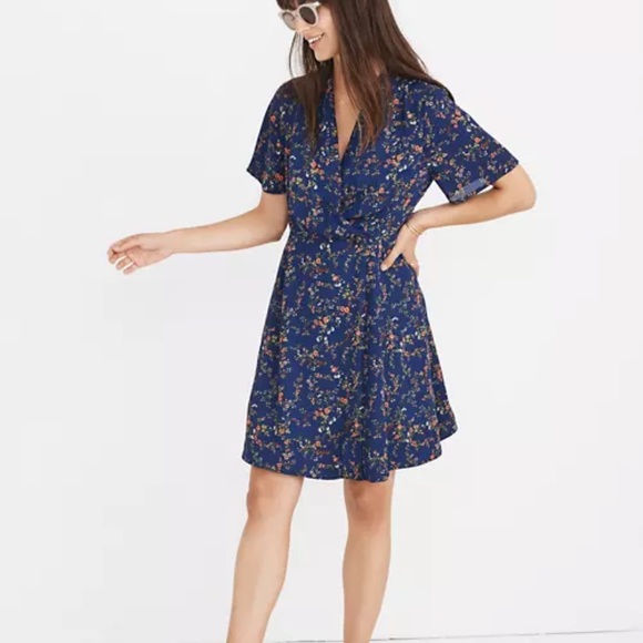 Madewell Dresses & Skirts - Madewell Navy floral short sleeve Wrap Dress 00/ S